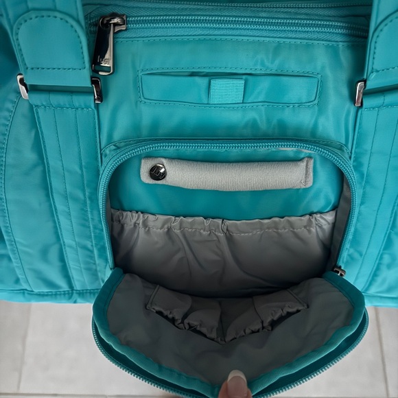 LUG PROPELLER~Turquoise~Multiple Zip pockets and slip pockets, detachable strap - Picture 2 of 16